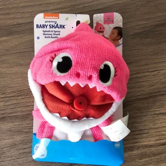 Wow Wee Pinkfong Official Splash and Spray Baby Shark Daddy Shark Bath Buddy NWT - Picture 1 of 6